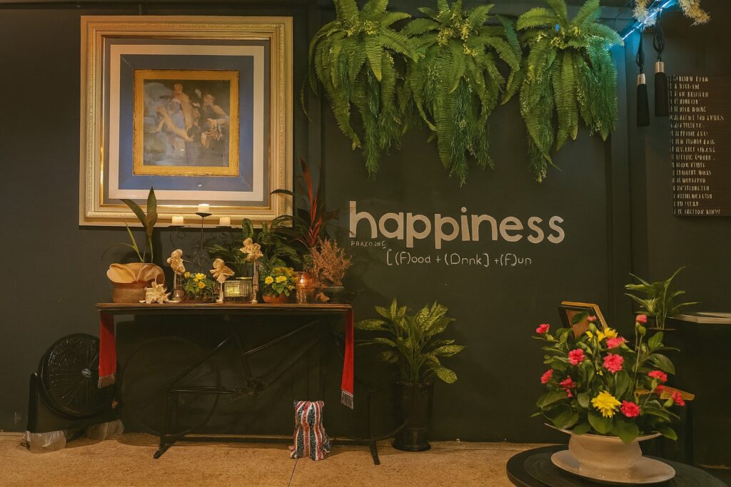 Home Pjtavern Pattaya restaurant atmosphere Thai dining experience Seo