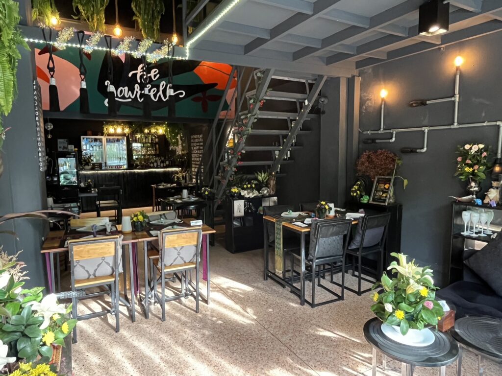 Home PJ Tavern interior design – modern Thai restaurant ambiance in Pattaya